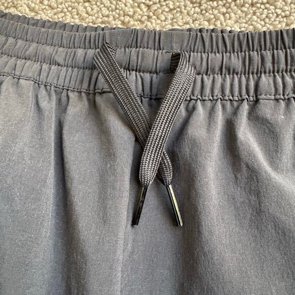 EUC Outdoor Voices Doing Things 2.5” Shorts - Size Medium - Picture 3 of 6